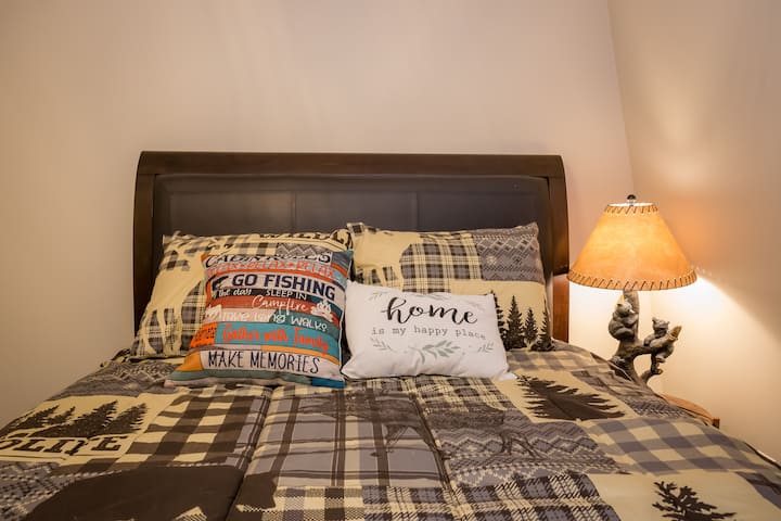 Camera da letto al piano di sotto 3