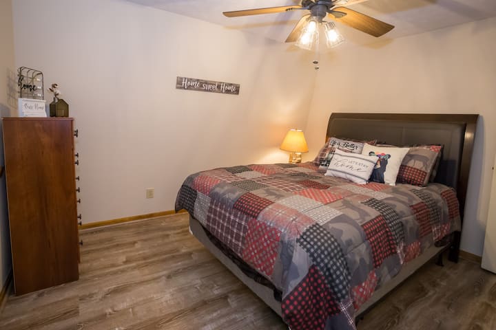 Camera da letto al piano di sotto 4