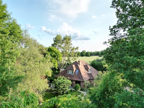 Tollgate Farm Kent 7 bed house, garden & hot tub