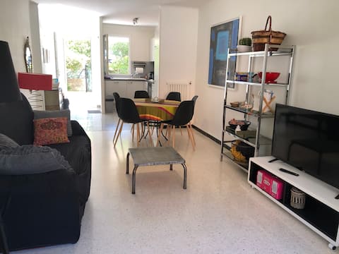 Propriété Airbnb réussie: BEAUTIFUL APARTMENT 4 People GROUND FLOOR/parking/terrace/ garden à Collioure