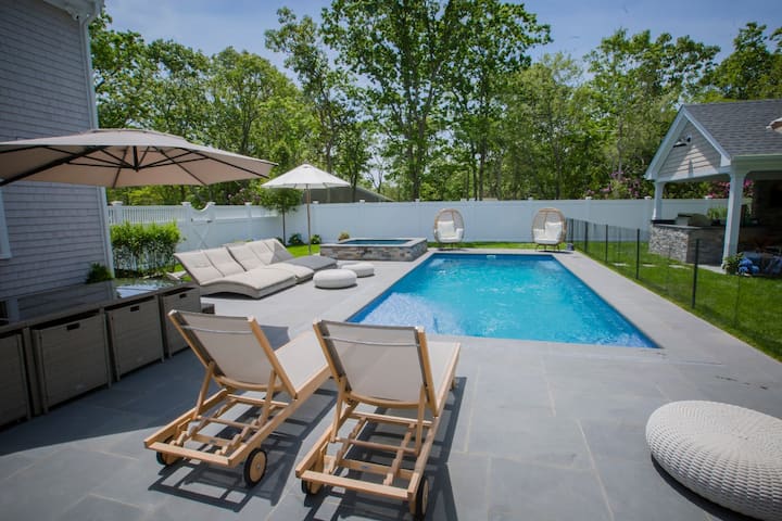 Main House & Guesthouse on Martha’s Vineyard - Houses for Rent in