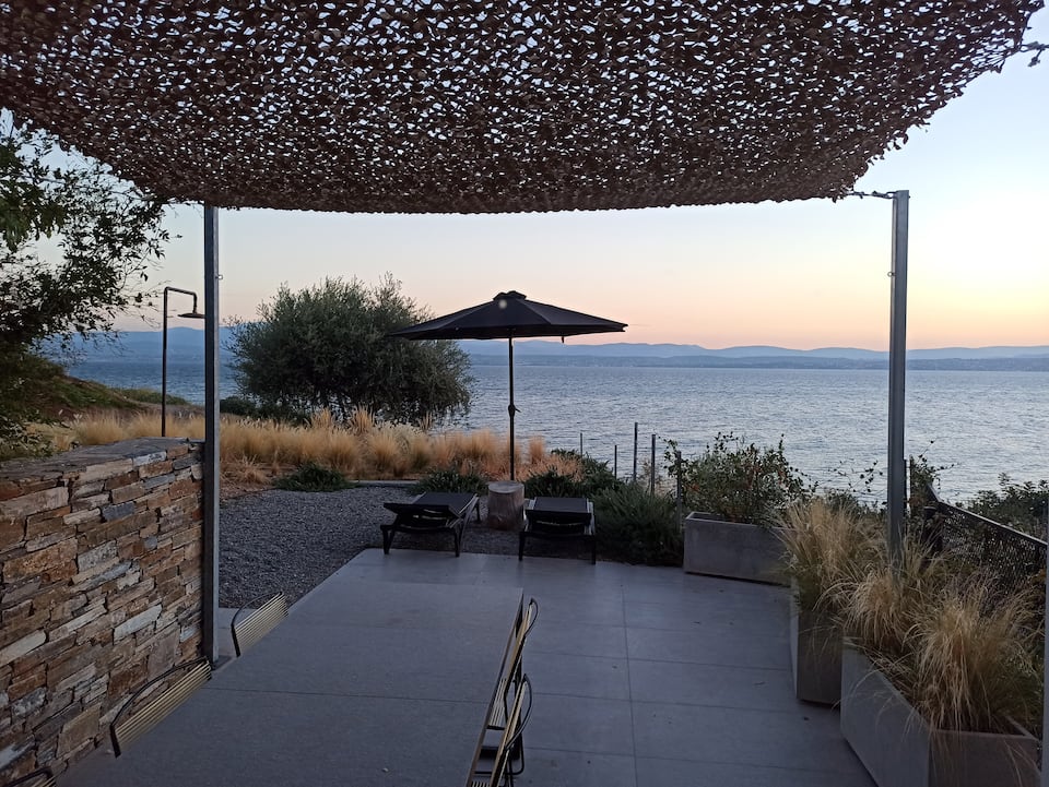 A seafront villa with a pebble cove, an hour from Athens, Vasiliko, Greece, photo 10 of 10