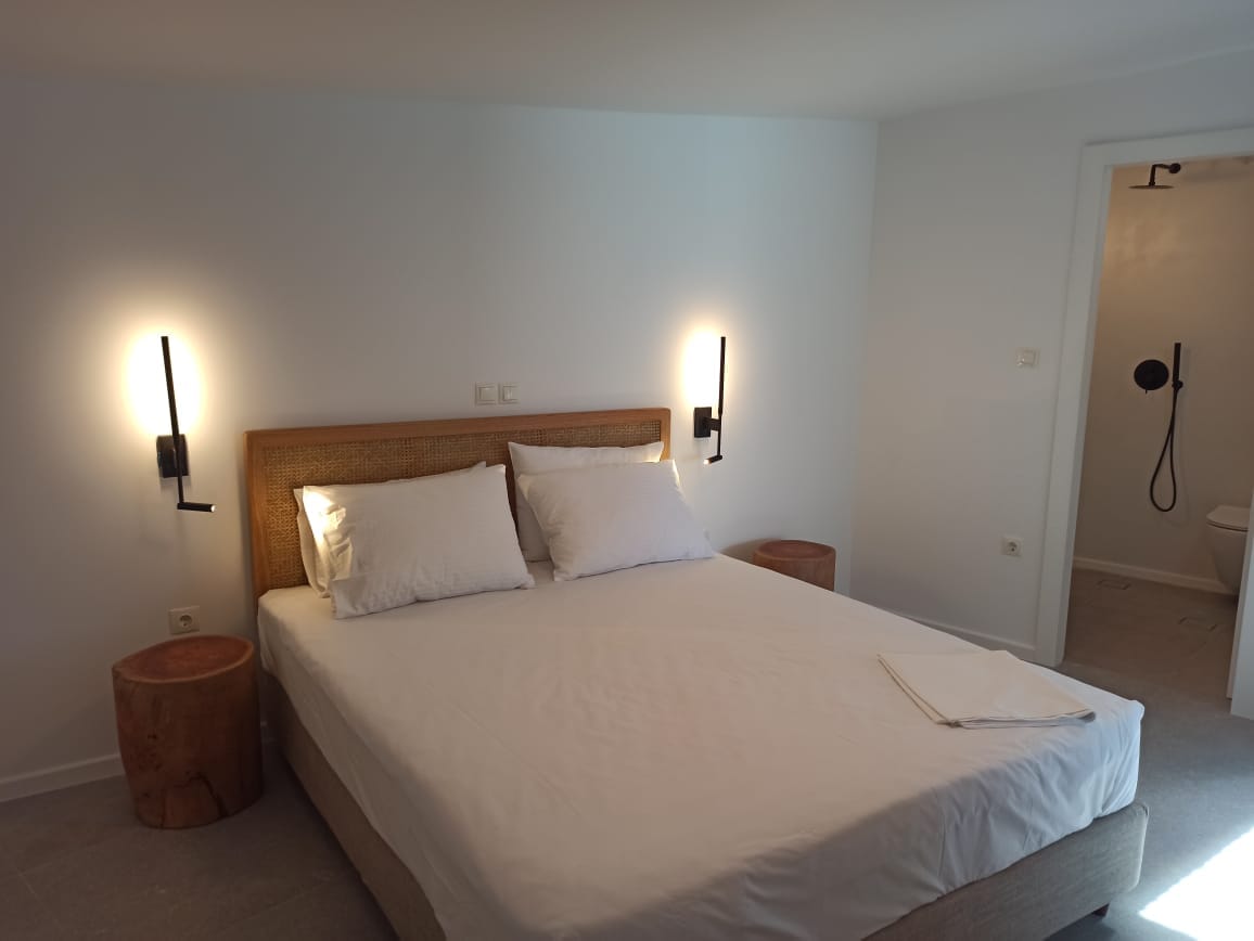 slaapkamer 1 met ensuite badkamer