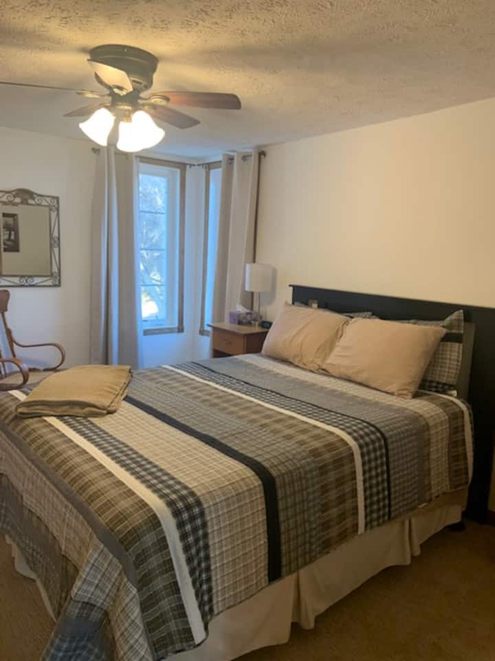 חדר שינה 2 (קווין סייז) - קומה ראשית