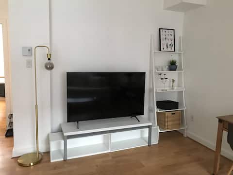 Popular Airbnb listing: 1-bedroom apartment in the heart of plateau in Montréal