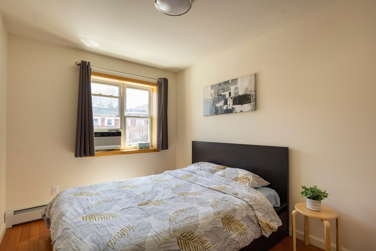 غرفة نوم رئيسية بحمام ملحق كامل