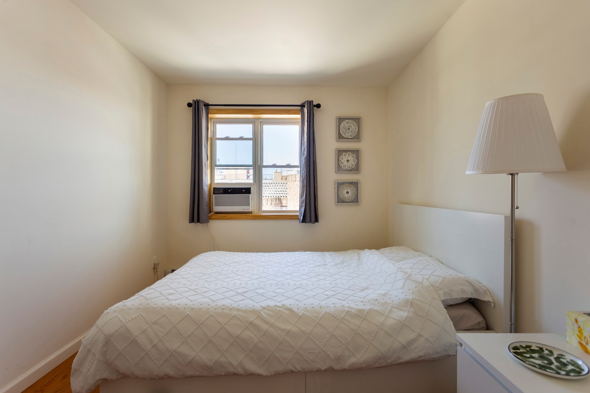 غرفة النوم رقم 2 (سرير بحجم كبير)