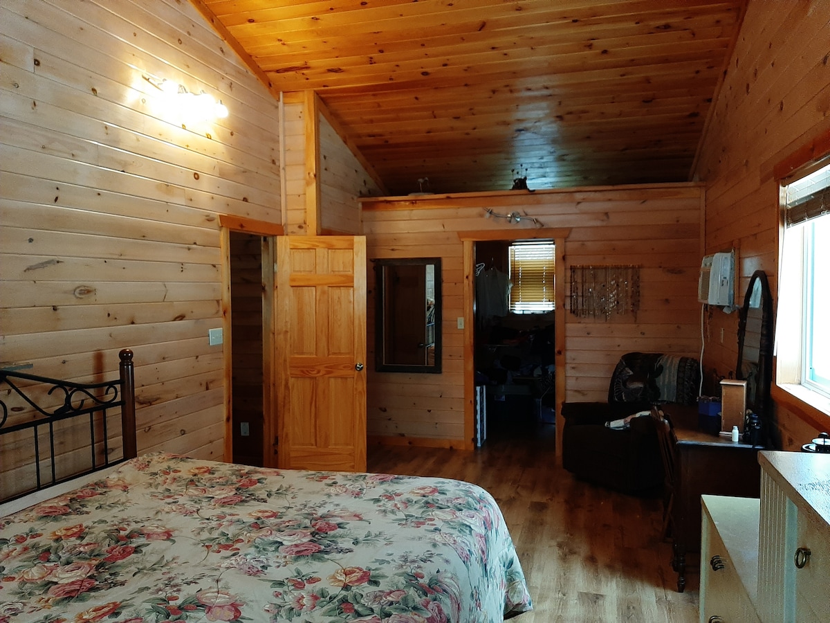 Bedroom  1, King bed with ensuite Jacuzzi and Futon