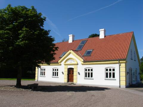 Large scenic property for 18 people with its own lake