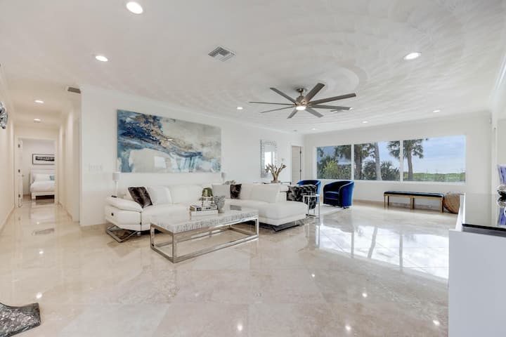 The Shelborne Ocean Front Residence - Englewood, FL