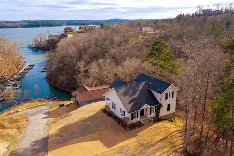 Cottage on the bluffs at Pickwick Lake
