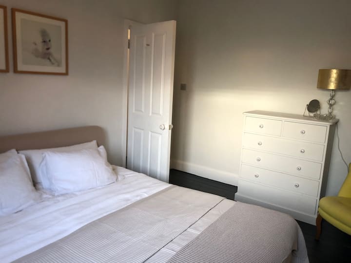 Spavaća soba 2: Super bračni krevet (180x200)