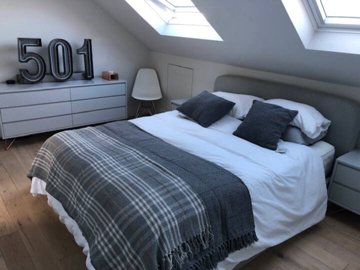 4. spavaća soba: bračni krevet s poplunom Superking