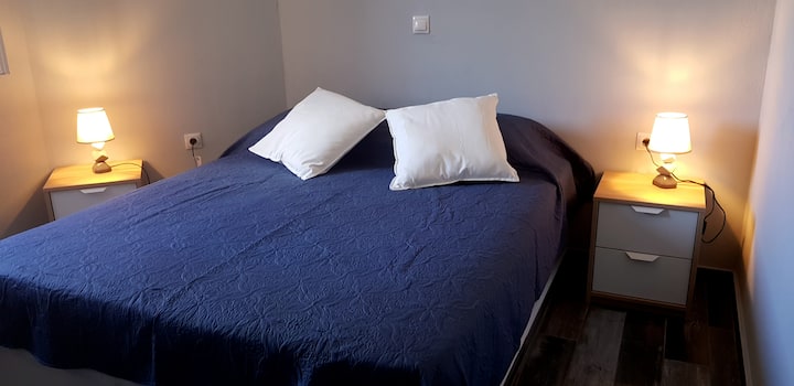 Първата спалня с двойно вградено легло 