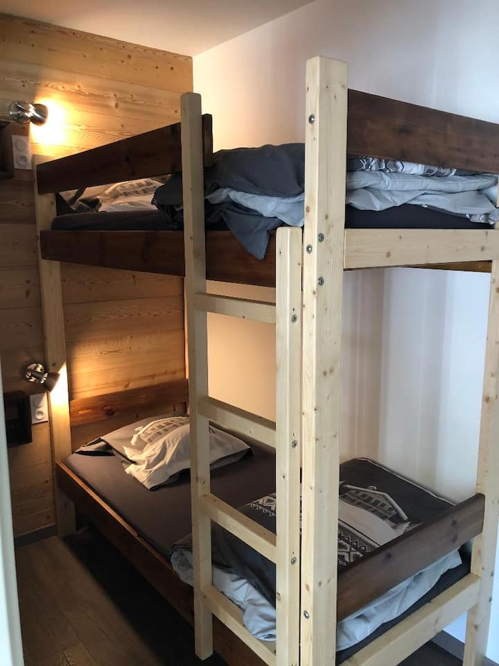 двуетажно легло в планинско кът