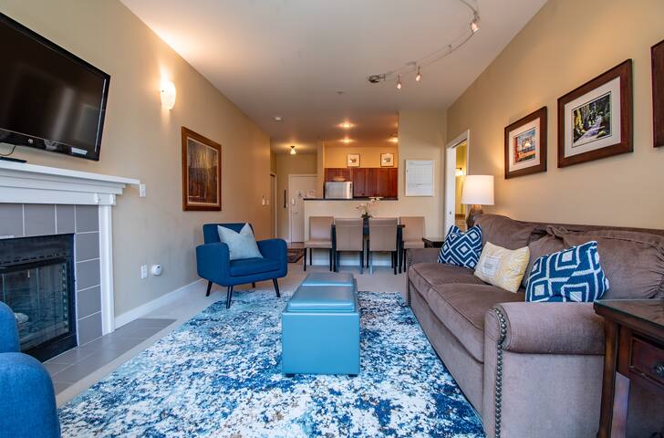 Brilliant 2 Bedroom 2 Bath Home in Seattle!⁶ gallery image 3
