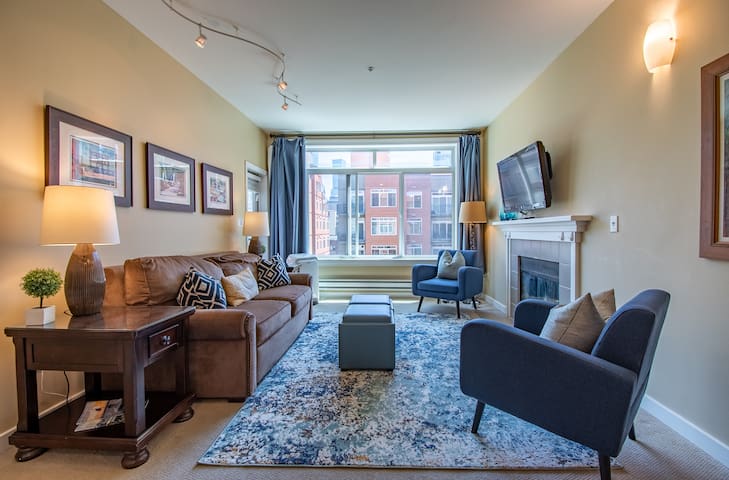 Brilliant 2 Bedroom 2 Bath Home in Seattle!⁶