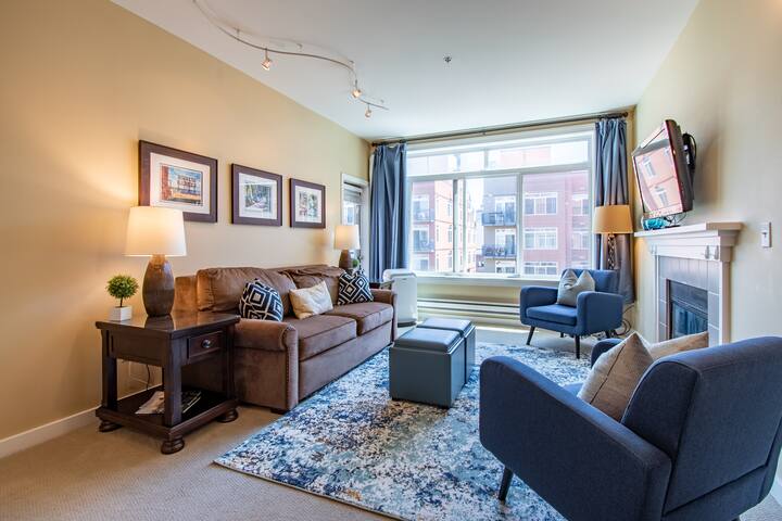 Brilliant 2 Bedroom 2 Bath Home in Seattle!⁶ gallery image 4