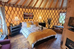 Unique+Waterfront+Yurt+Getaway+Experience-Glamping