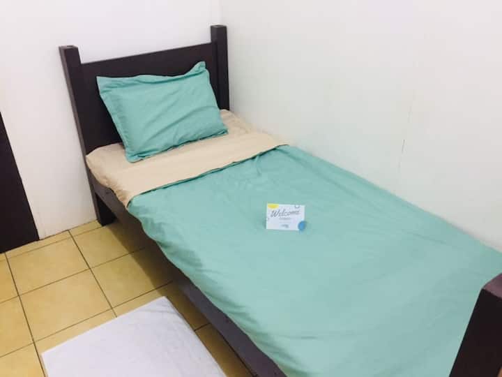 Affordable Twin Room. Sampaloc, Manila. Apartments for Rent in Manila, Metro Manila