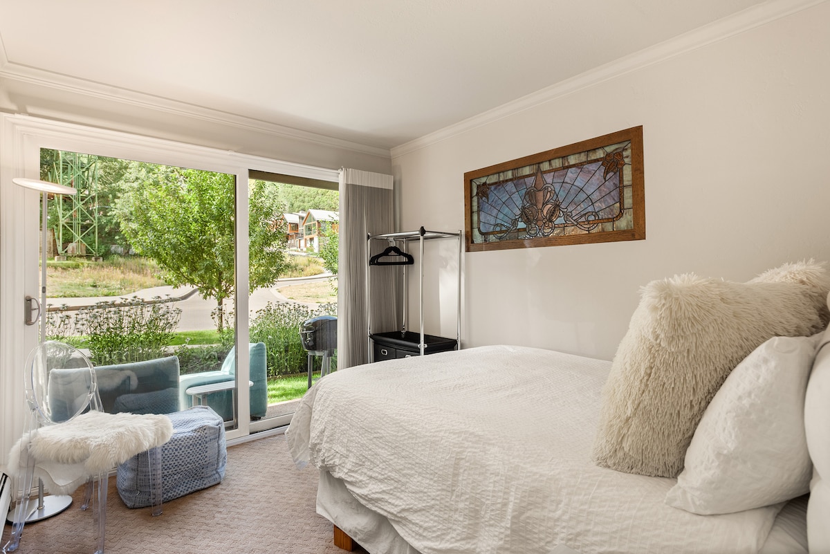 Druga spavaća soba s bračnim krevetom. 