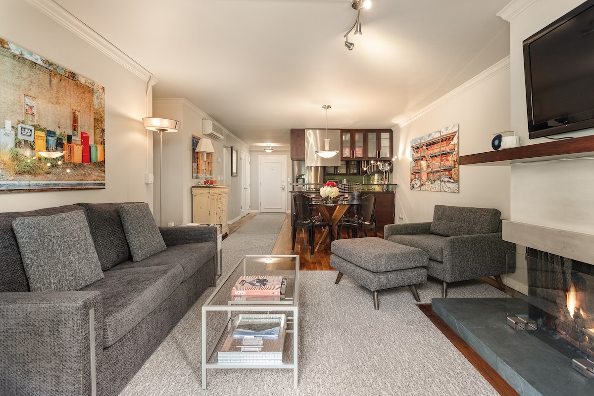 Kauč se pretvara u bračni krevet. Plinski kamin. 