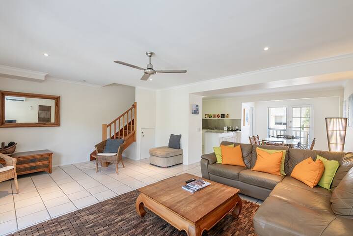 Sandy Beach 9, a 3 bed pool view Noosaville villa