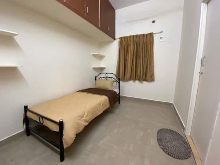 Third bedroom with single cot