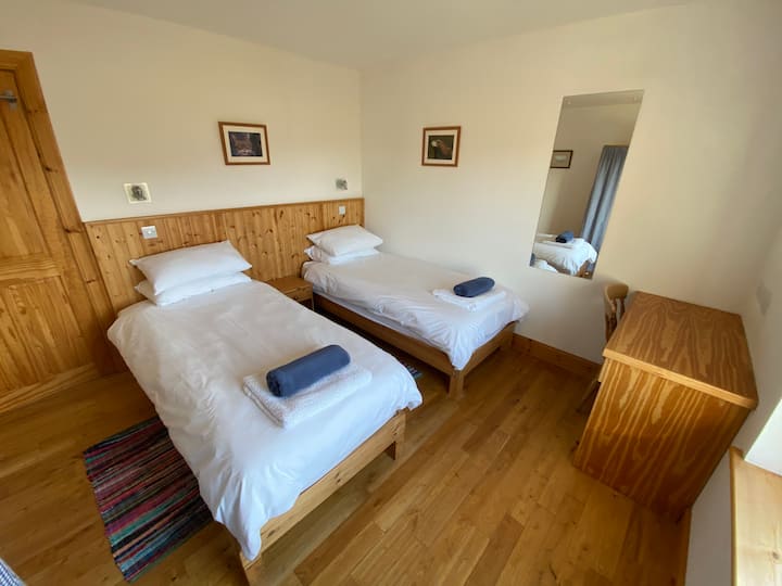 Chambre 2. Lits jumeaux.