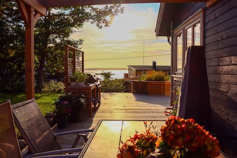 Newly built cabin with lake view, short distance to beach