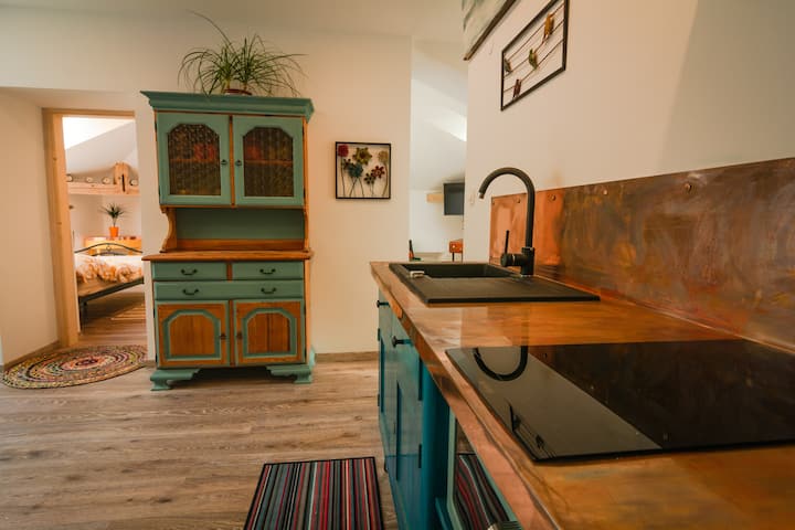 The Kaleidoscope Apt in quiet village near stream