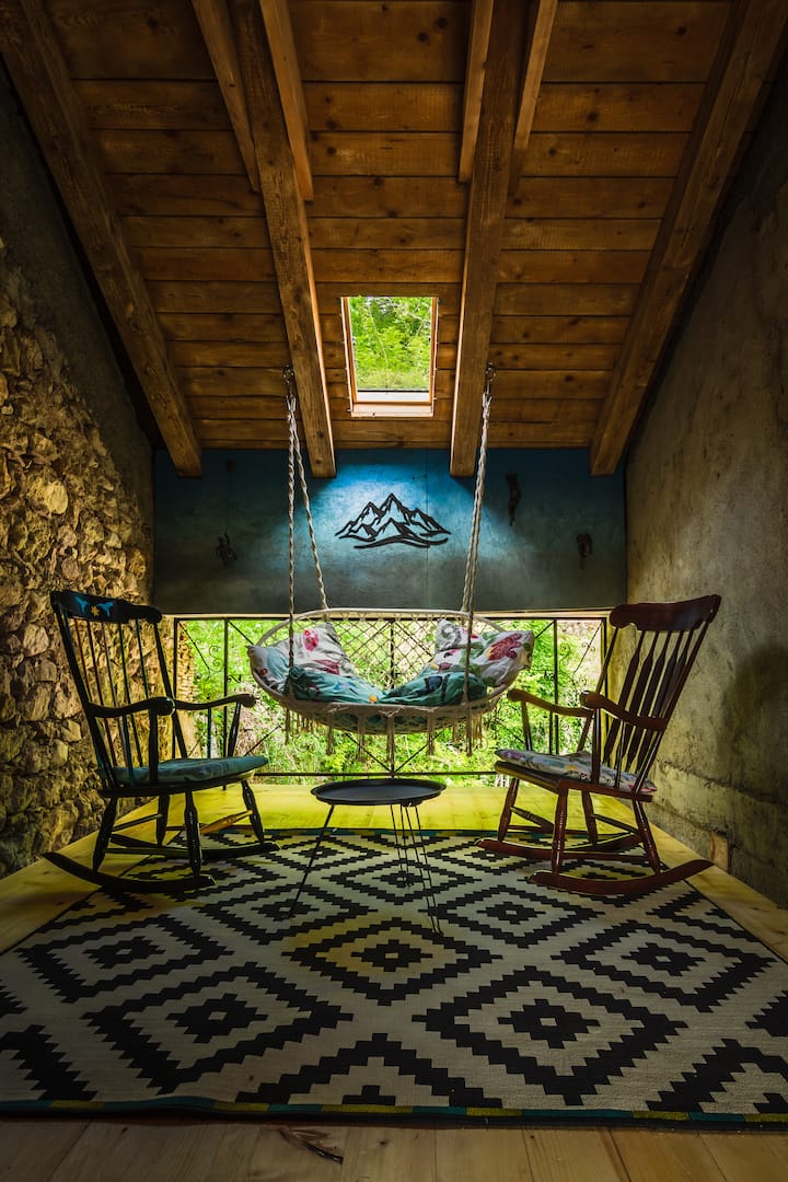 The Kaleidoscope Apt in quiet village near stream