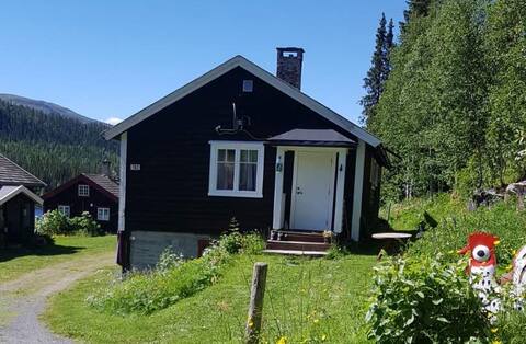 Kårstua at Viken Fjellgård, right next to fishing lake
