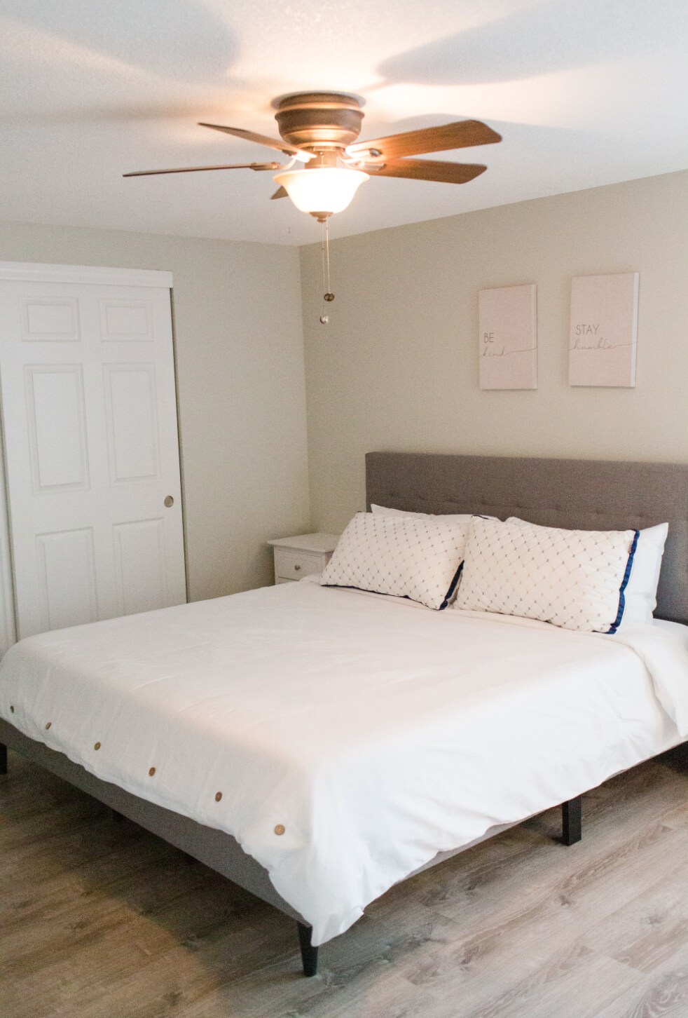 Cama tamaño king en el piso principal 