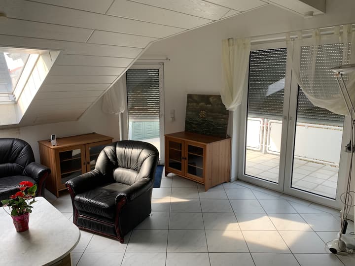 ห้องนั่งเล่น - ทางออกระเบียงทางตะวันตกเฉียงใต้