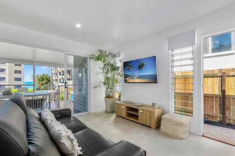 Top performing Airbnb: Luxury Pet Friendly Coastal Retreat in Coolum Beach