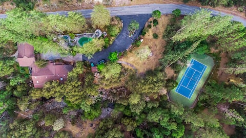 PRIVATE RIVERFRONT RESORT WITH POOL, SPA & TENNIS