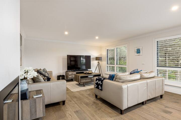 Spa, Sauna, Entertain, Spacious, Walk to Sorrento gallery image 3