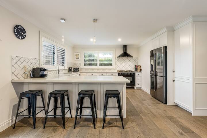 Spa, Sauna, Entertain, Spacious, Walk to Sorrento