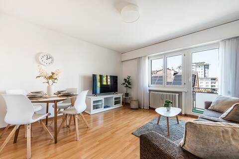 SOHO 9 (Free Parking)