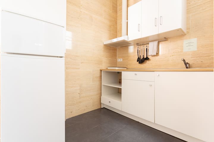 Bonita Y Céntrica Habitación Con Balcón - Barcelona