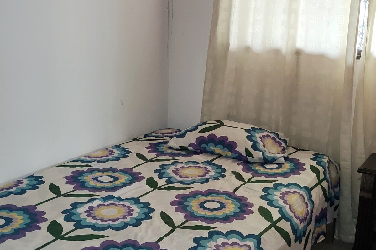 Habitación sencilla.-