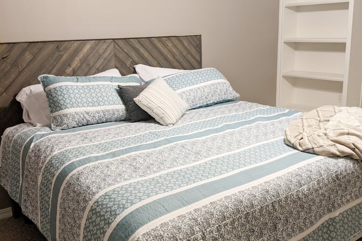 Bračni krevet (180x200) s pogledom na jezero