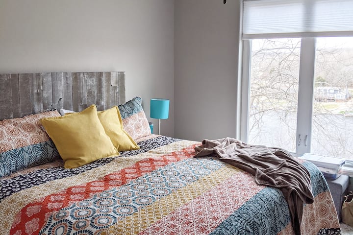 Bračni krevet (180x200) s pogledom na jezero 