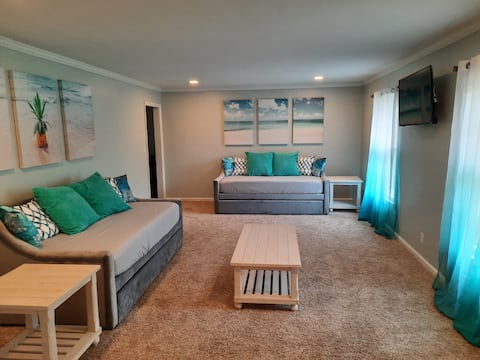 Large 4 Bedrooms Close to Attractions