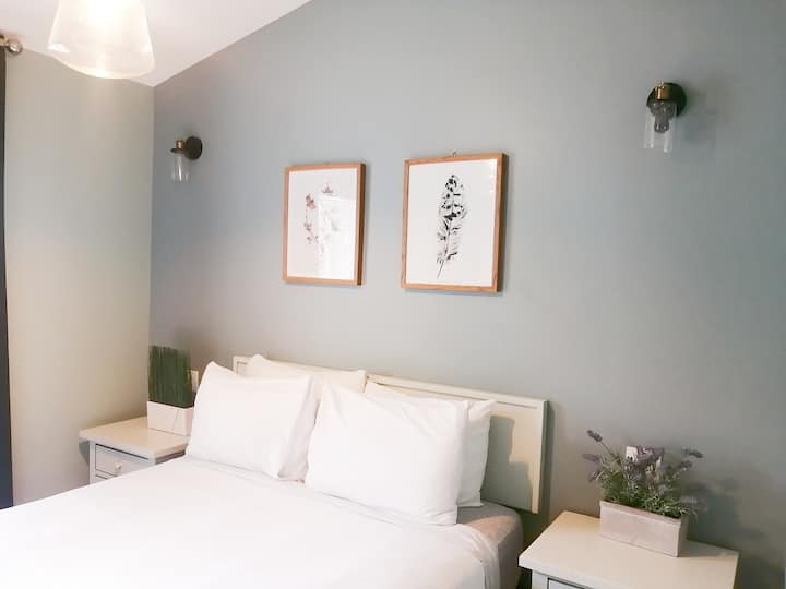 Lit propre et confortable dans la deuxième chambre