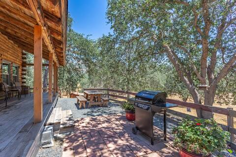 Log Cabin by Kings Canyon NP w/ Farm animal views