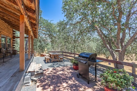 Log Cabin by Kings Canyon NP w/ Farm animal views