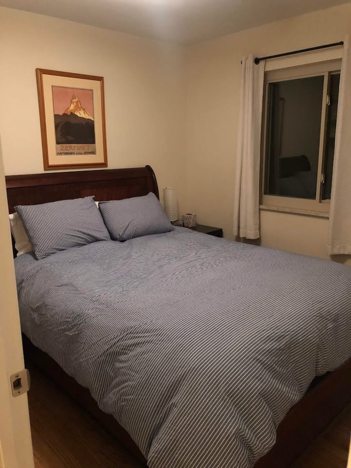 2号卧室，带标准双人床