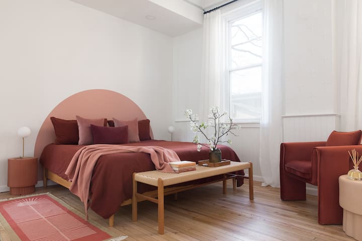 Terracotta bedroom with King size bed, comfortable new mattress and premium bedding.